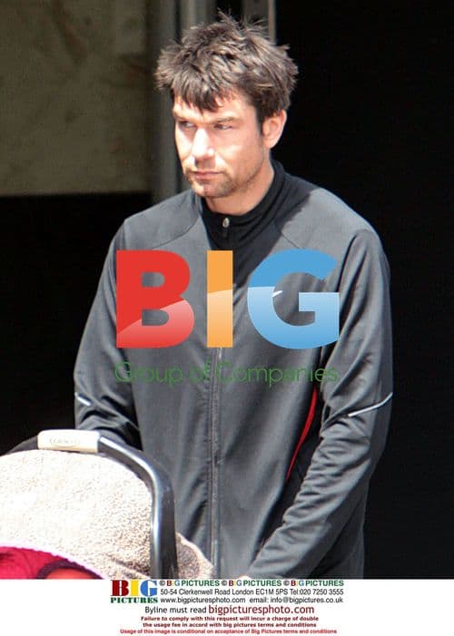 Jerry O'Connell out with twins in Toronto