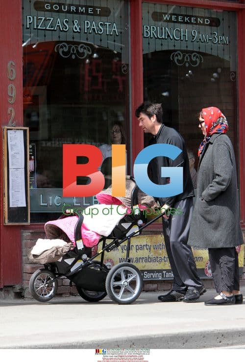 Jerry O'Connell out with twins in Toronto