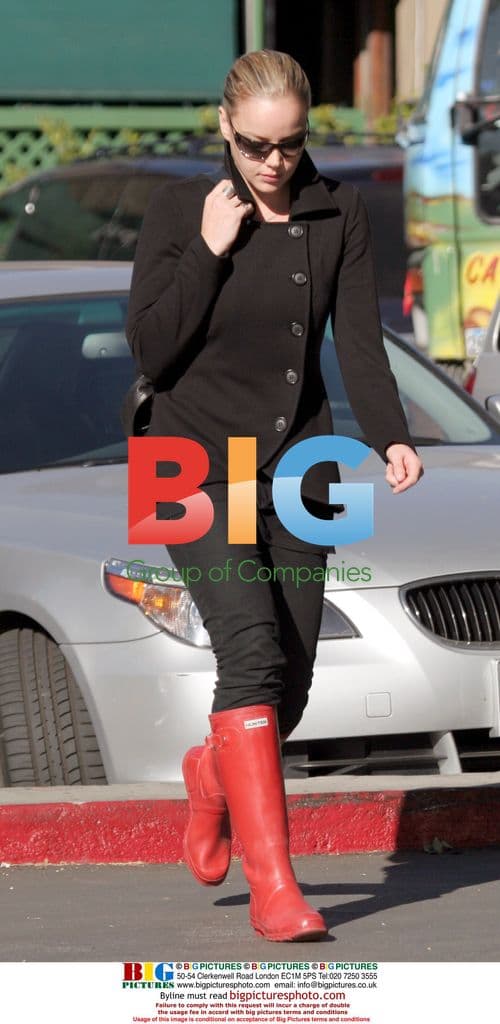 Ryan Phillippe and Abbie Cornish ride custom bike