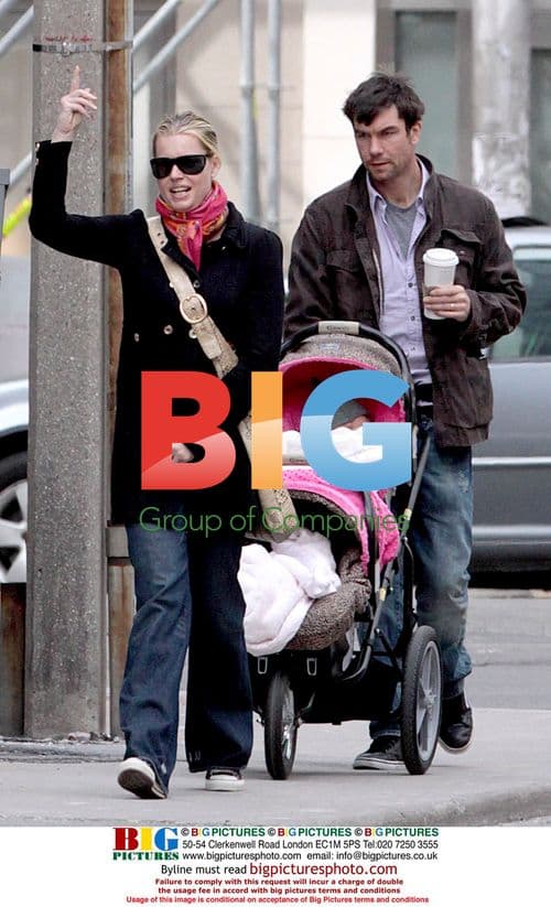 Rebecca Romijn and Jerry O'Connell with Twins in Toronto