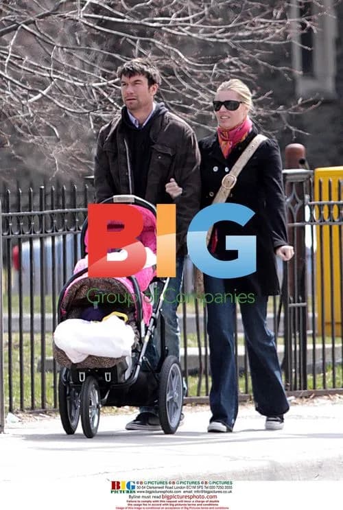 Rebecca Romijn and Jerry O'Connell with twins