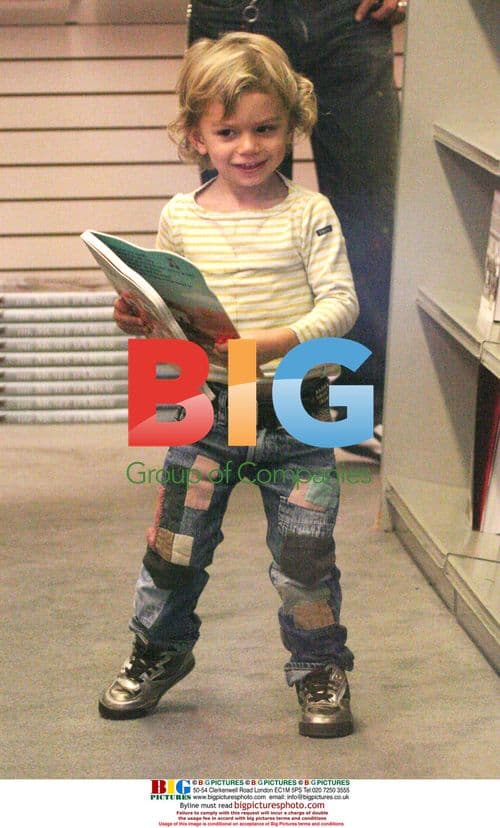 Gavin Rossdale and son Kingston at Barnes & Noble