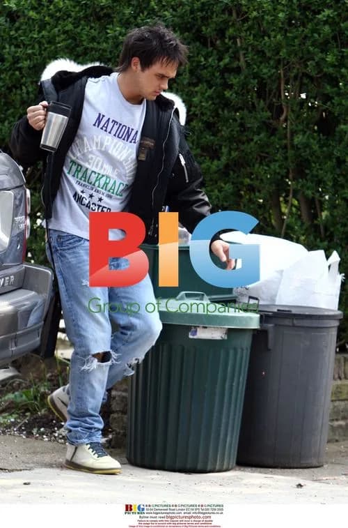 Gareth Gates Leaves Home