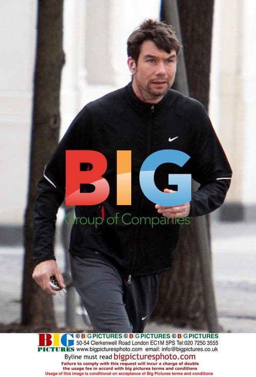 Jerry O'Connell lunches with family in Toronto