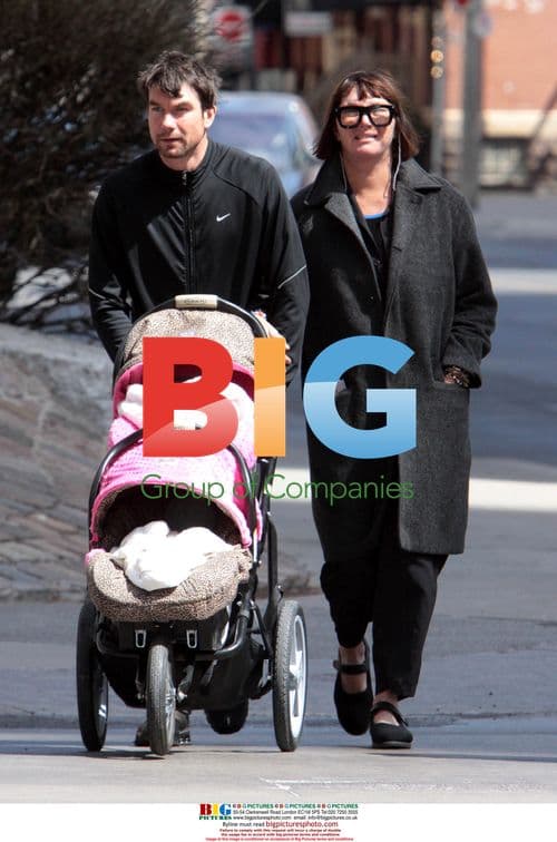 Jerry O'Connell lunches with family in Toronto