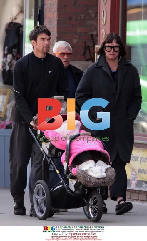 Jerry O'Connell takes twins out for lunch