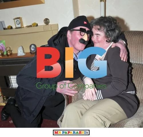 Susan Boyle Poses with Fan Impersonating Groucho Marx
