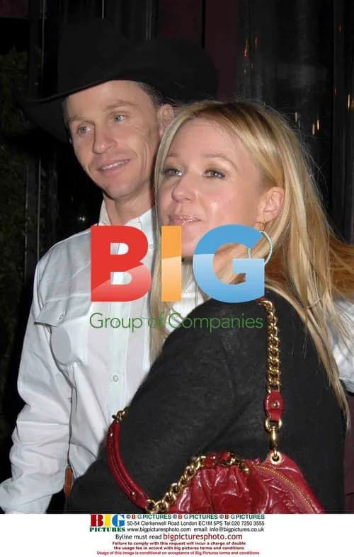 Ty Murray and Jewel leaving restaurant