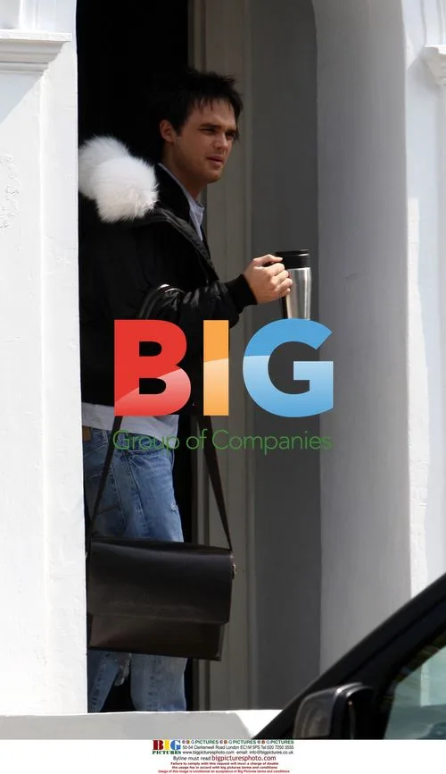 Gareth Gates leaves home in London