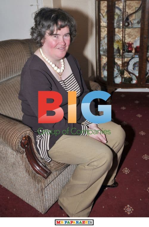 Susan Boyle Poses with Fan Impersonating Groucho Marx