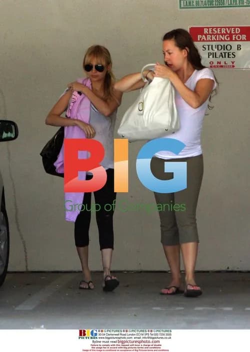 Nicole Richie out for a bite after pilates