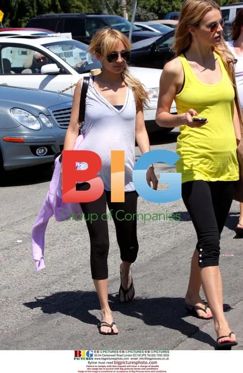 Nicole Richie out for a bite after pilates