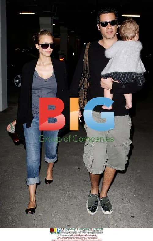 Jessica Alba and family out for lunch