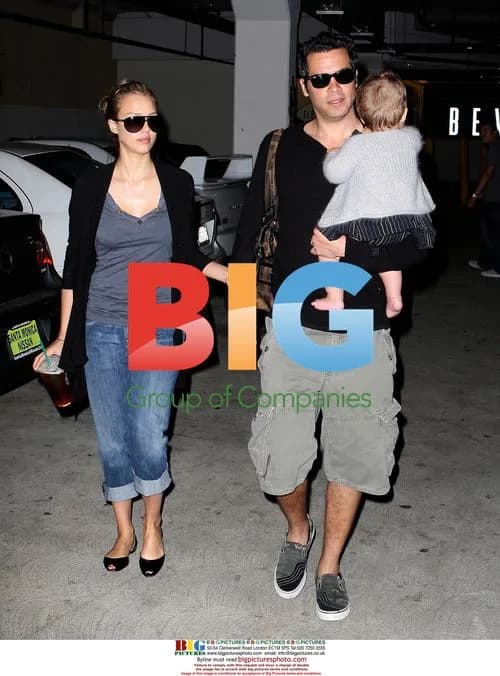 Jessica Alba and family out for lunch