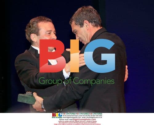 Antonio Banderas gives award to Juan Diego