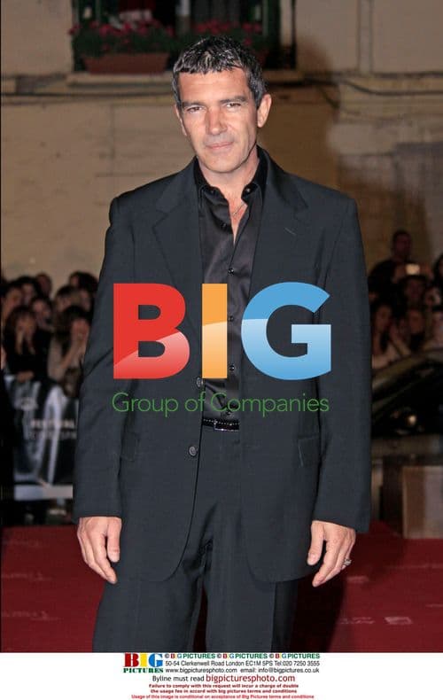 Antonio Banderas presents award to Juan Diego