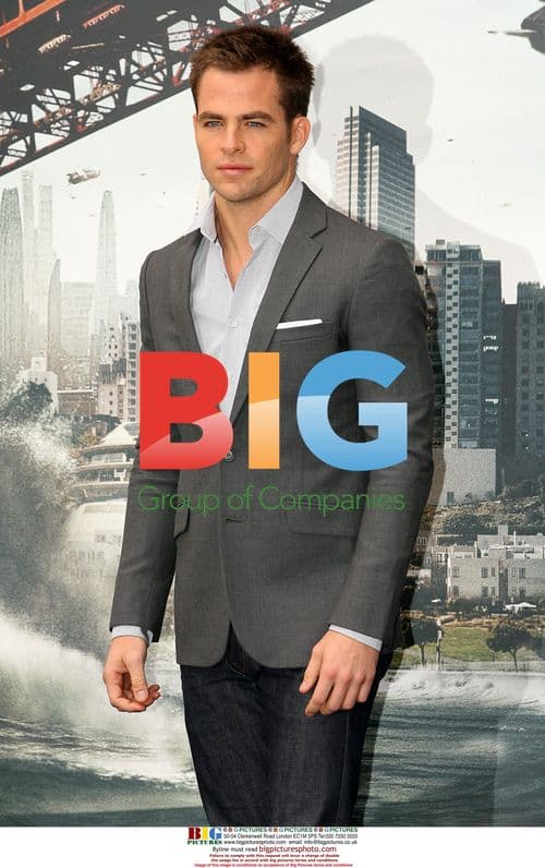 Chris Pine at 'Star Trek' Photo Call in Madrid