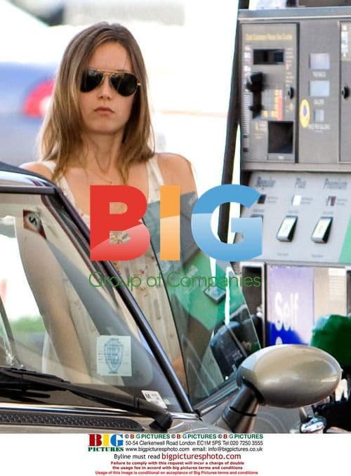 Summer Glau Window Shopping