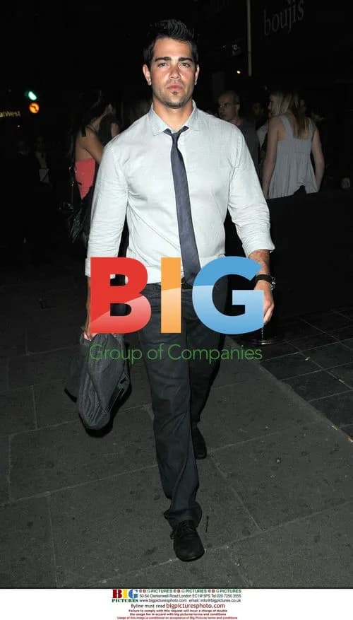 Jesse Metcalfe leaves Boujis with two girls