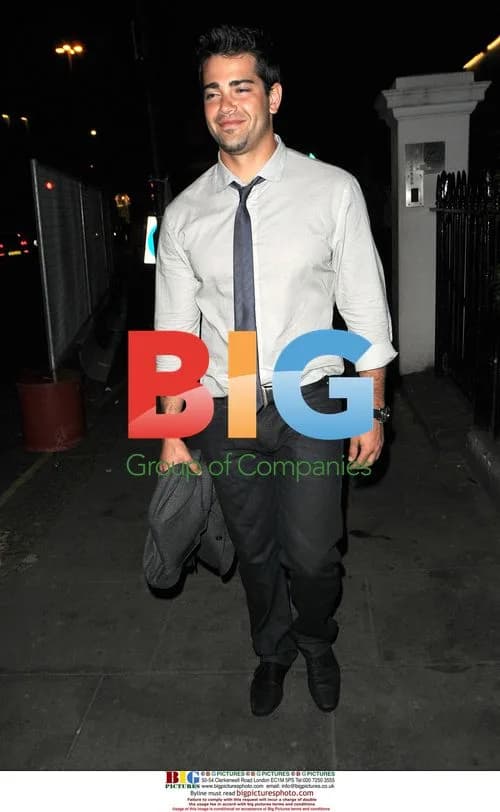 Jesse Metcalfe leaves club with mystery girls