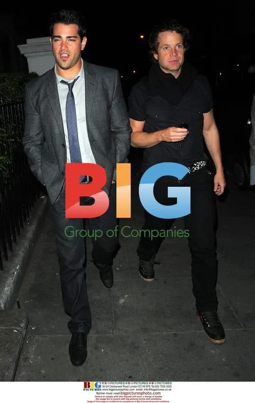 Jesse Metcalfe arrives at Boujis with friends