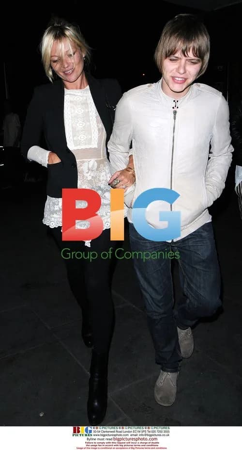 Kate Moss Arrives at PJ Harvey and John Parish Gig