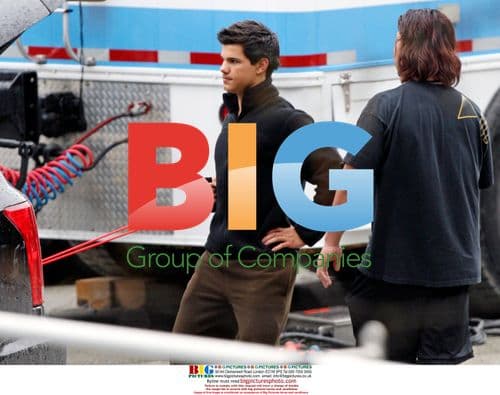 Taylor Lautner Workout on 'New Moon' Set