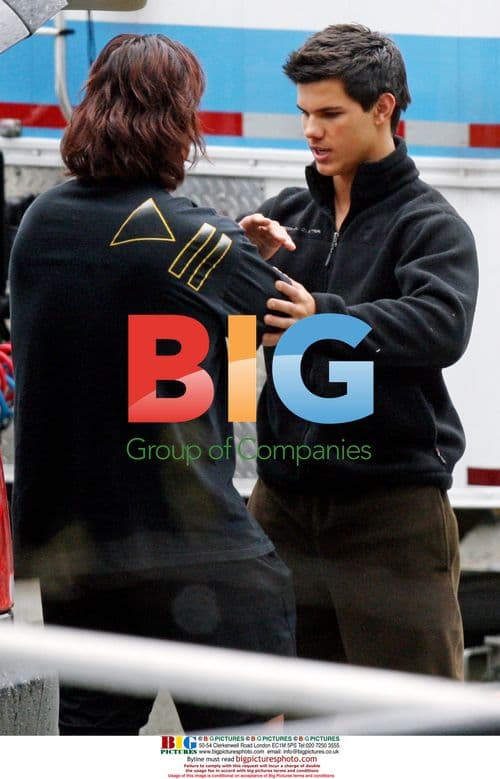 Taylor Lautner Trains for 'New Moon'