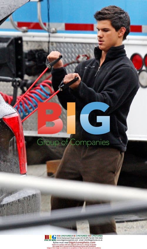 Taylor Lautner Workout on 'New Moon' Set