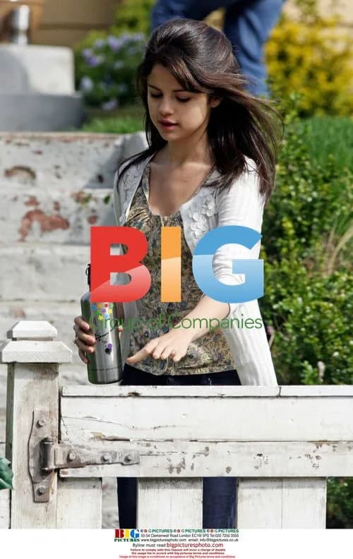 Selena Gomez on Ramona & Beezus set