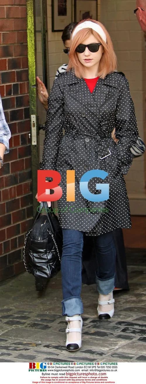 Girls Aloud Leaving Hotel for Rehearsals