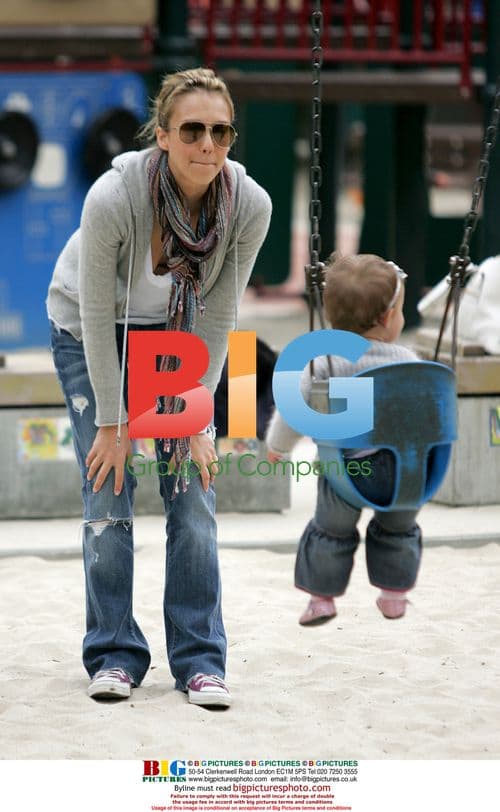 Jessica Alba and daughter Honor in Coldwater Canyon Park