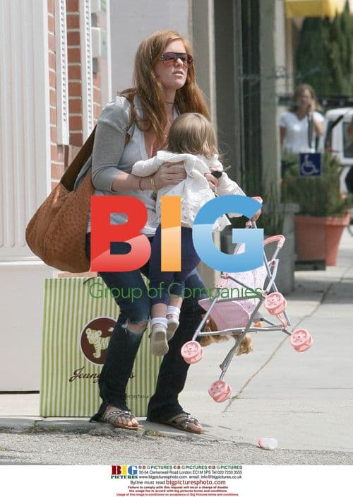 Isla Fisher and daughter Olive shopping in LA