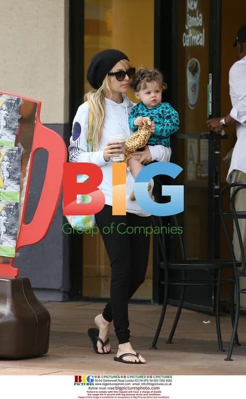 Nicole Richie and daughter Harlow grab Starbucks