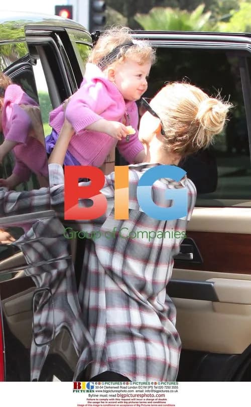 Nicole Richie and daughter visit friend in Hollywood