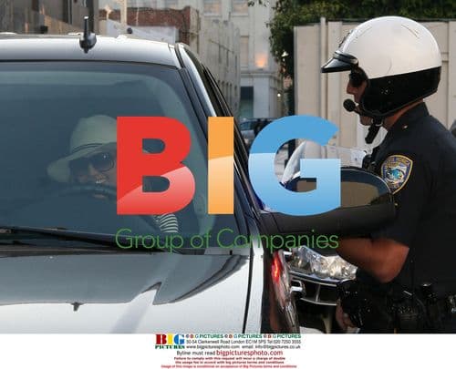 Jessica Alba receives parking ticket in Santa Monica