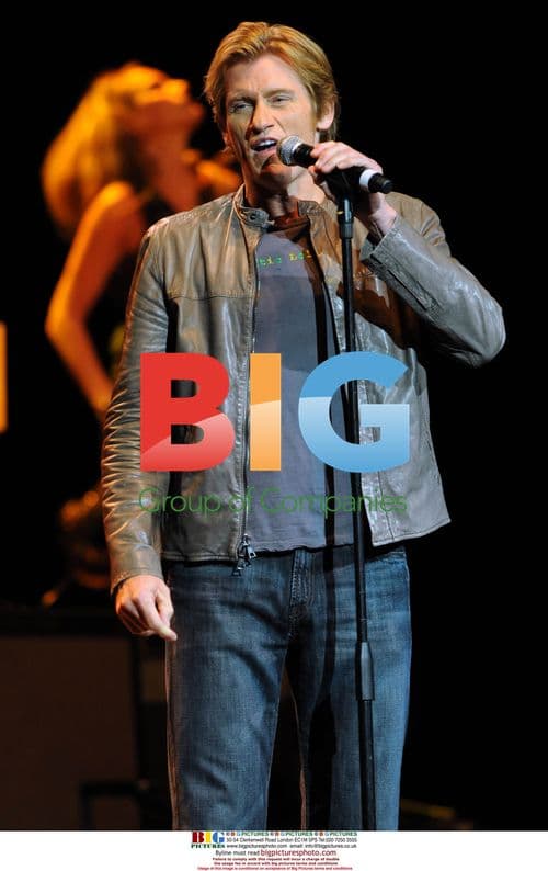 Dennis Leary performs at Hard Rock Live