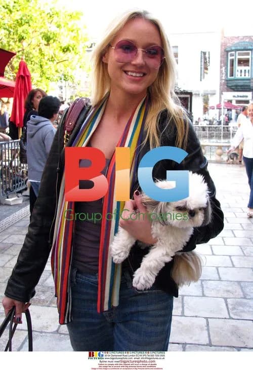 Jewel shops at The Grove with her dog