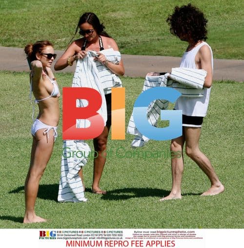 Lindsay Lohan and Sister Relax in Hawaii