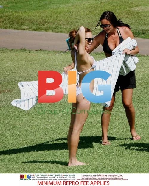 Lindsay Lohan and sister relaxing in Hawaii