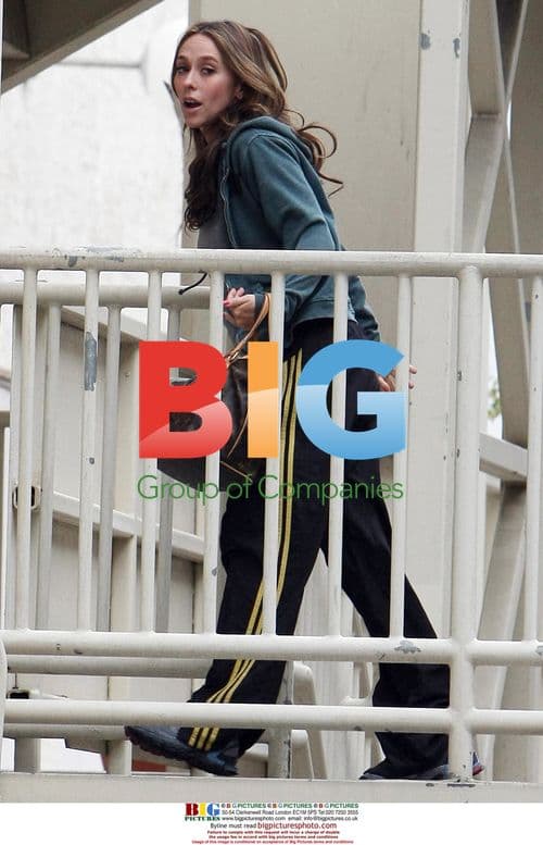 Jennifer Love Hewitt arrives in Hollywood