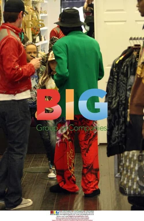 Michael Jackson Shopping in LA