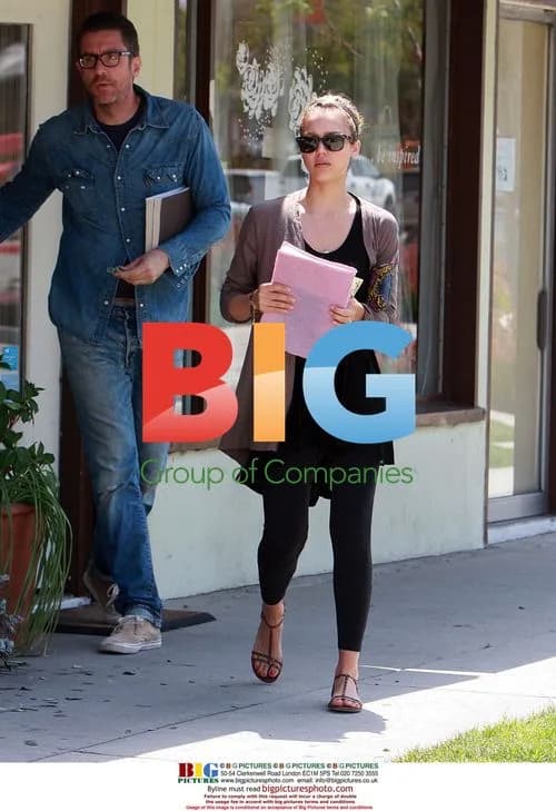 Jessica Alba leaves Soolip store