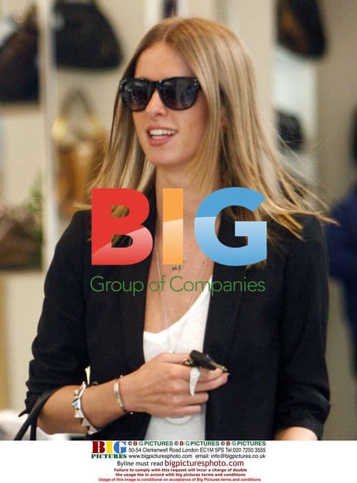 Paris and Nicky Hilton Shopping