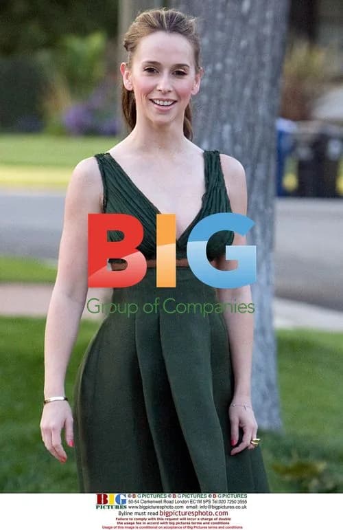 Jennifer Love Hewitt Exits in Green Dress