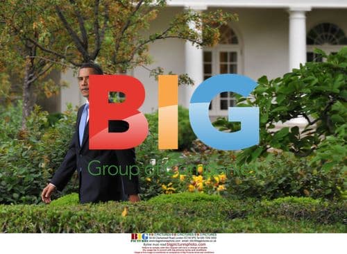 Obama departs White House for St. Louis