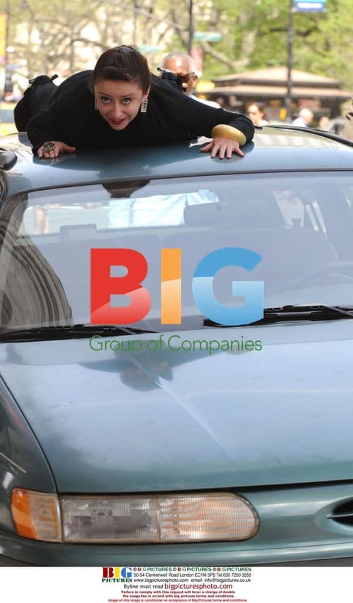 Rachel Dratch filming SNL scene in NYC