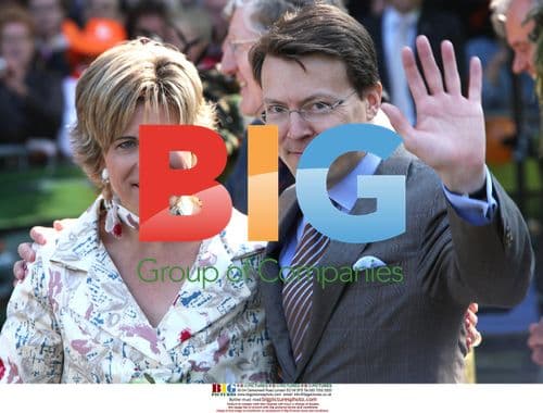 Car ploughs into Dutch royal parade