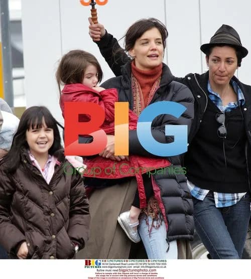 Katie Holmes and daughter on film set