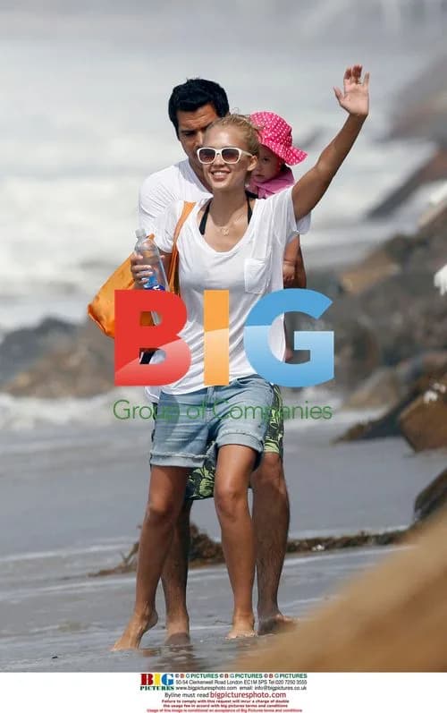 Jessica Alba at the beach with family